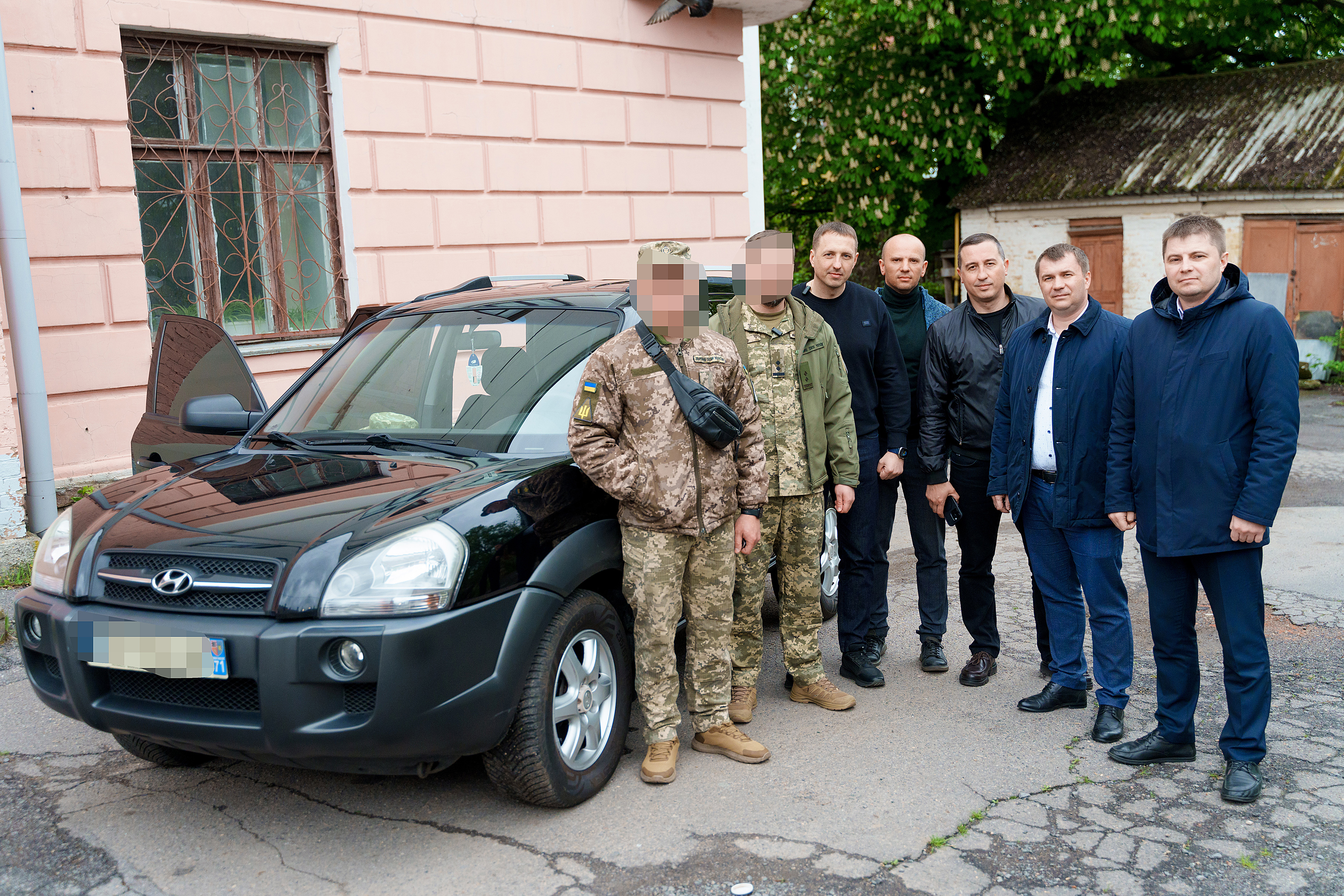 Вінниця передала чергове авто для ЗСУ, придбане працівниками міської ради в межах роботи Міжрегіонального координаційного гуманітарного штабу
